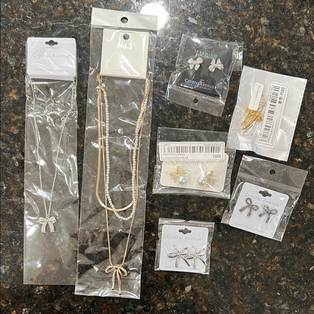 🎀Bow Necklace and Earring Lot🎀